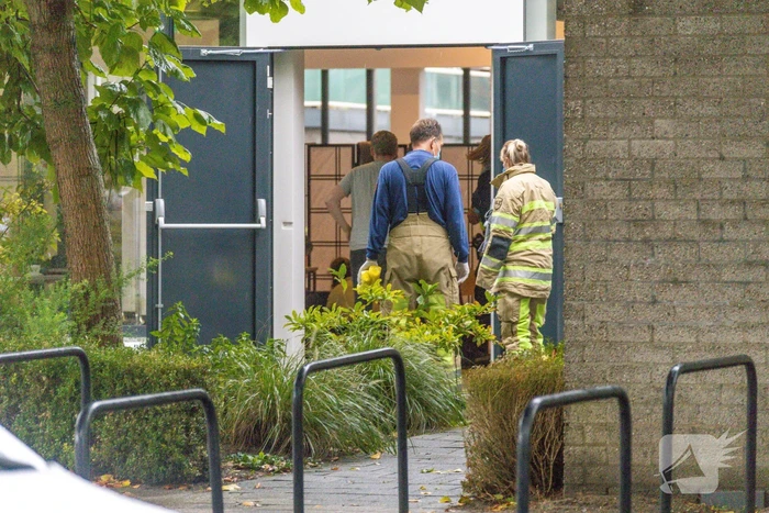 Man wordt niet goed tijdens vaccinatie griepprik in Protestantse kerk De Bron