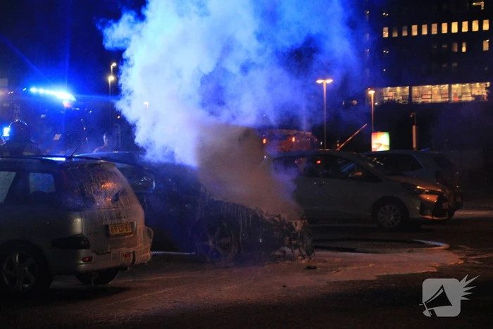 Personenauto gaat in vlammen op