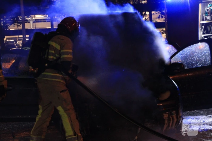 Personenauto gaat in vlammen op