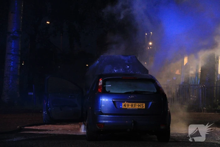 Personenauto gaat in vlammen op