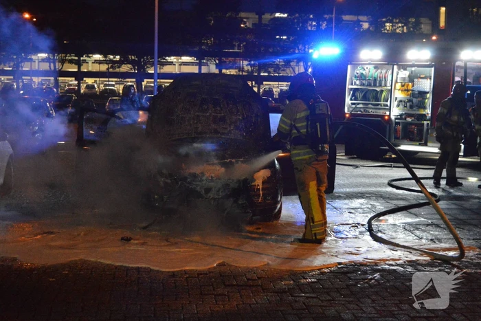 Personenauto gaat in vlammen op