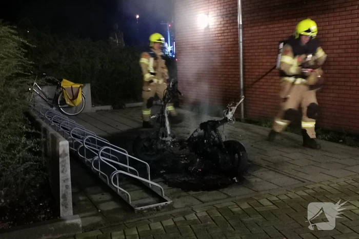 Appartementen geventileerd door brandende scooter