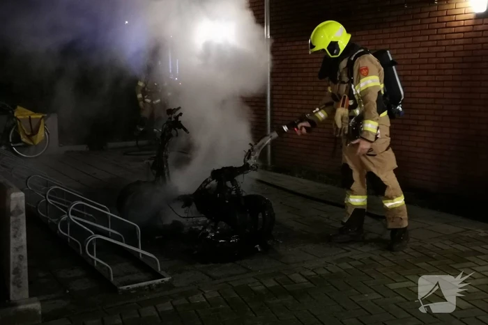 Appartementen geventileerd door brandende scooter