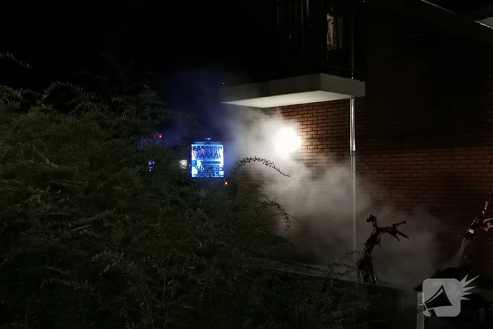 Appartementen geventileerd door brandende scooter