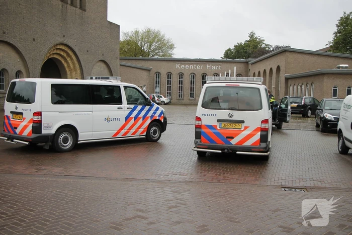 Grote hoeveelheid nep-merkkleding in bestelbus in beslag genomen