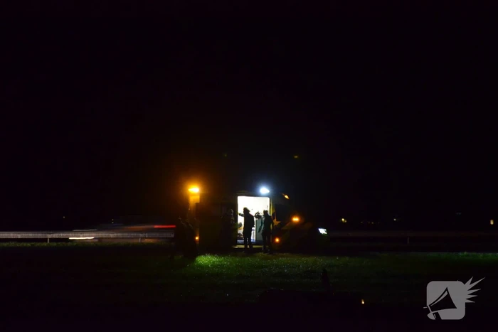 Personenauto in de sloot