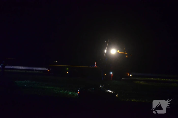 Personenauto in de sloot
