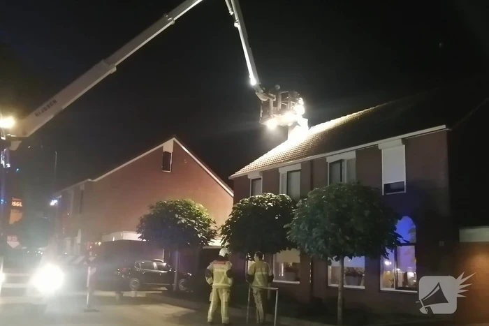 Brand in schoorsteen van woning