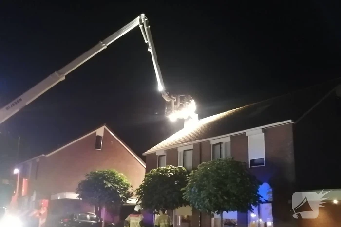Brand in schoorsteen van woning