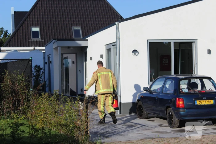 Steekvlam uit warmtepomp met poederblusser gedoofd