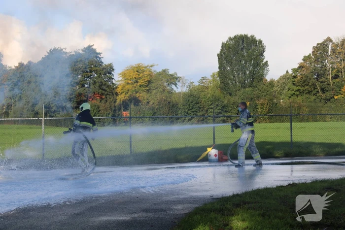 Brand in ton achter tankstation