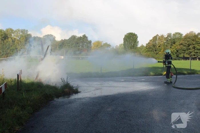 Brand in ton achter tankstation