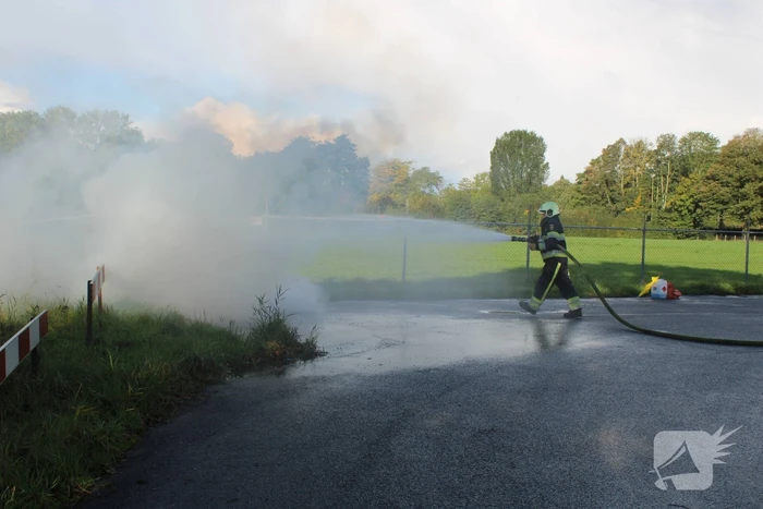 Brand in ton achter tankstation