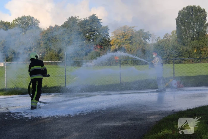 Brand in ton achter tankstation