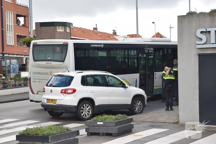 Persoon gewond bij ongeval tussen personenauto en bus