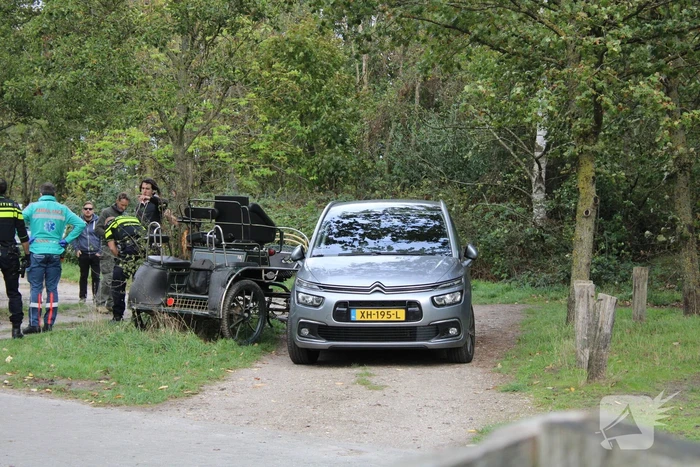 Menwagen botst met auto