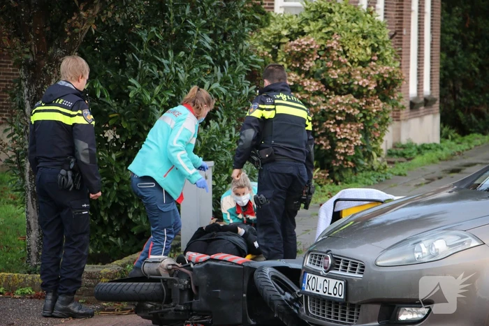 Aanrijding tussen auto en scooter