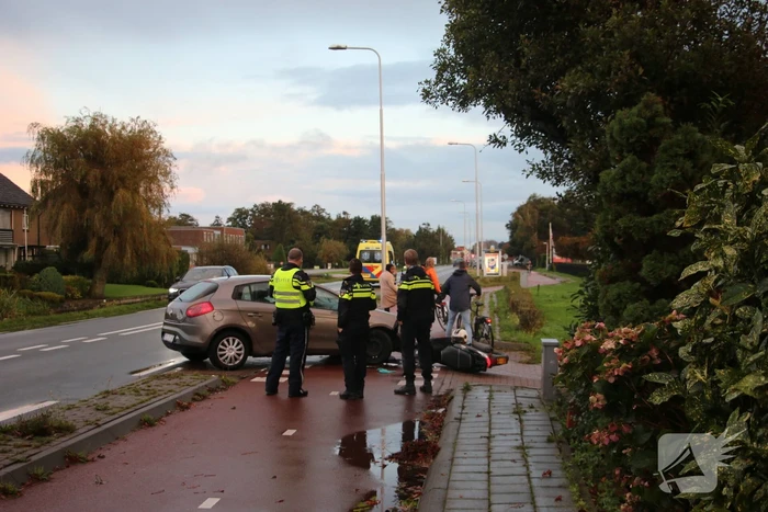 Aanrijding tussen auto en scooter
