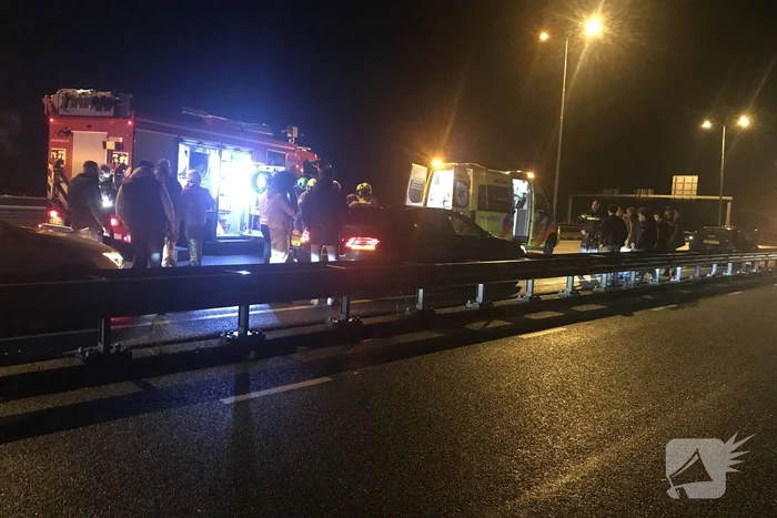 Kop-staartbotsing tussen drie auto's
