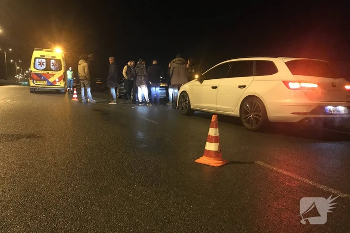 Kop-staartbotsing tussen drie auto's