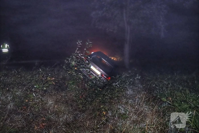 Auto in sloot, bestuurder spoorloos