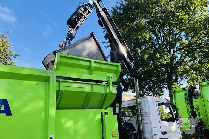 Kraan vuilniswagen breekt af