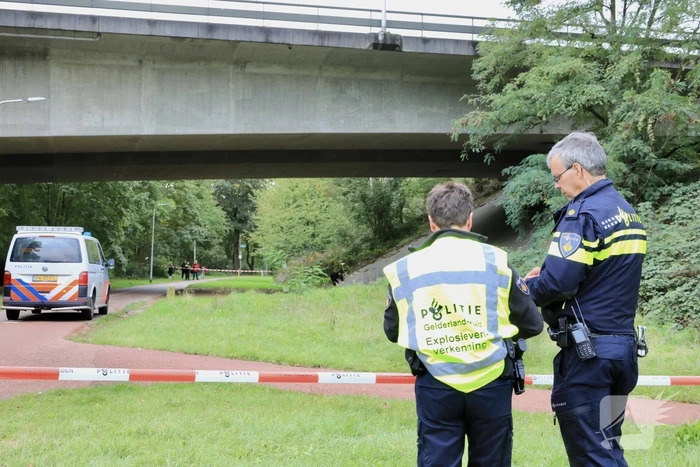 Mogelijk explosief aangetroffen onder viaduct