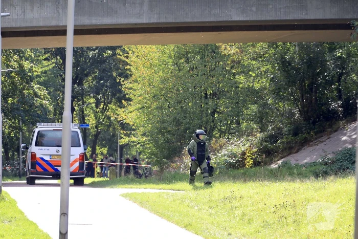 Mogelijk explosief aangetroffen onder viaduct