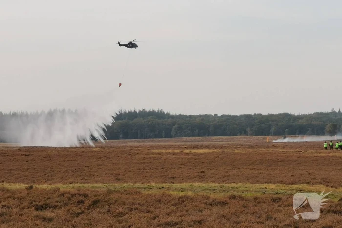 Brandweer en Landmacht oefenen boven Ginkelse Heide