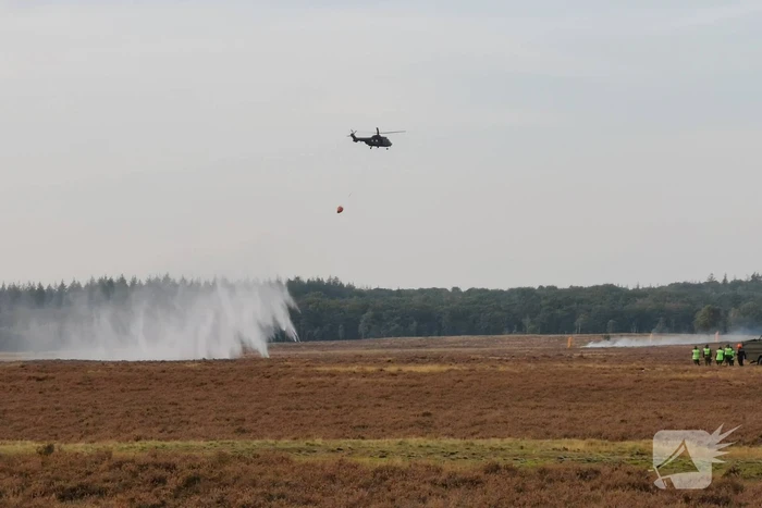 Brandweer en Landmacht oefenen boven Ginkelse Heide