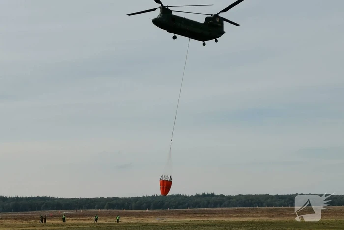 Brandweer en Landmacht oefenen boven Ginkelse Heide