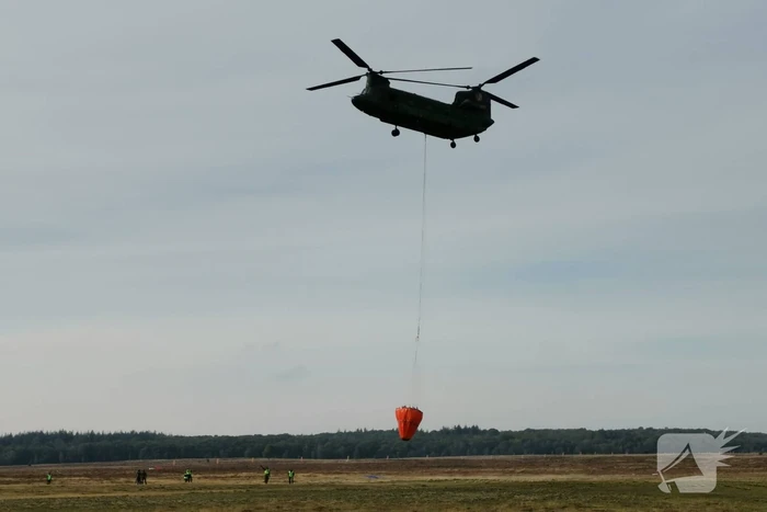 Brandweer en Landmacht oefenen boven Ginkelse Heide