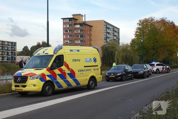Kop-staart aanrijding tussen drie voertuigen