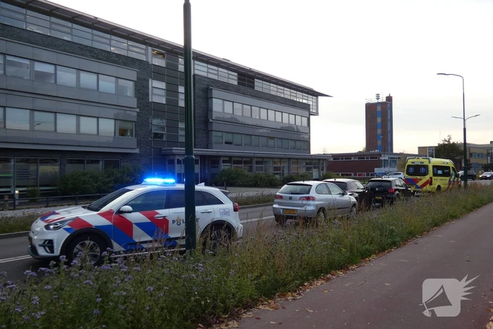 Kop-staart aanrijding tussen drie voertuigen