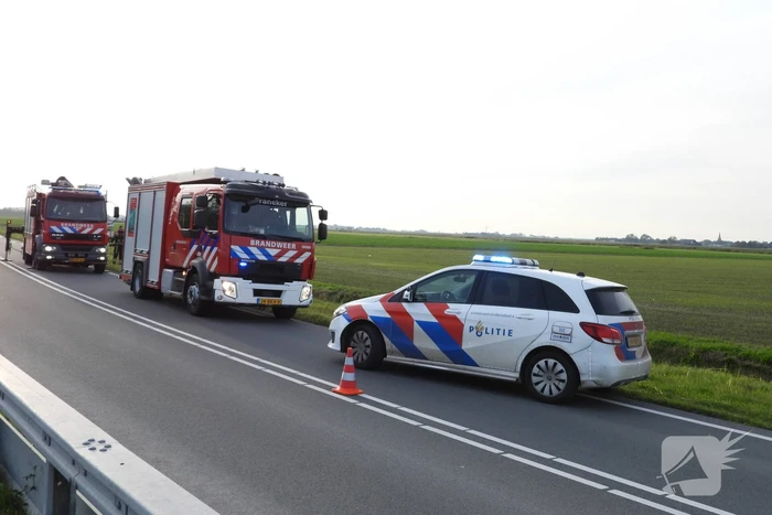 Paard met wagen valt in sloot