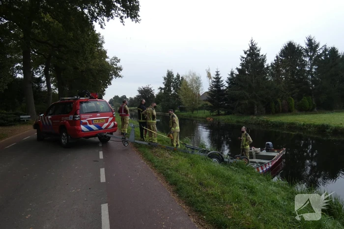 Twee koeien belanden in een sloot