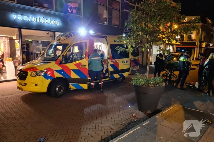 Man wijkt uit en slaat over de kop