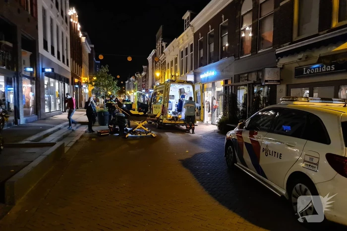 Man wijkt uit en slaat over de kop