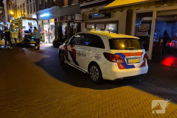 Man wijkt uit en slaat over de kop