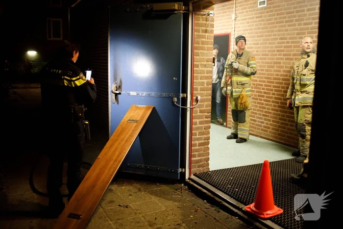 Toegangsdeur opgeblazen van sporthal