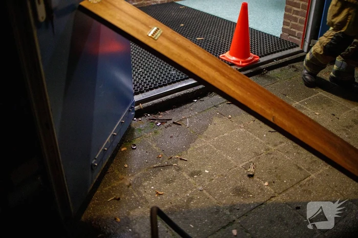 Toegangsdeur opgeblazen van sporthal