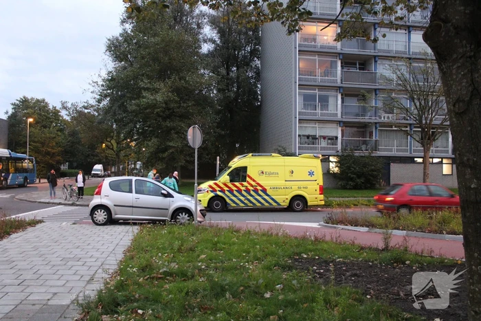 Fietser gewond na botsing met auto Bilgaardpassage