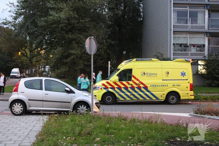 Fietser gewond na botsing met auto Bilgaardpassage