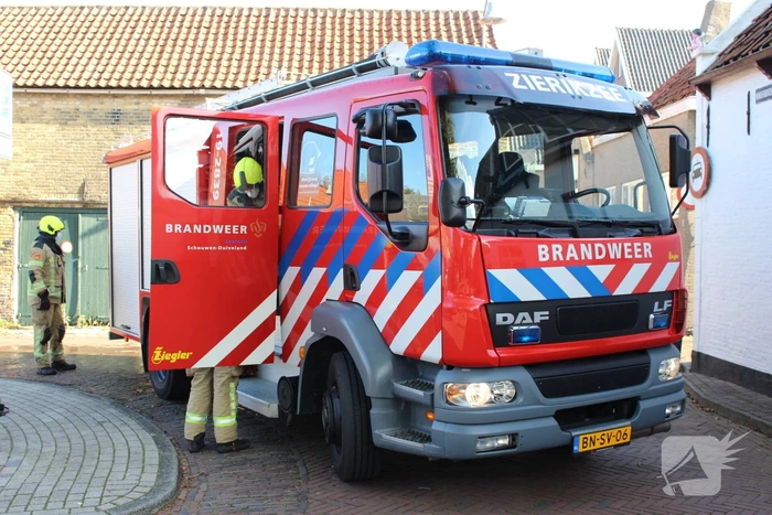 Brand door vuurwerk in ondergrondse container