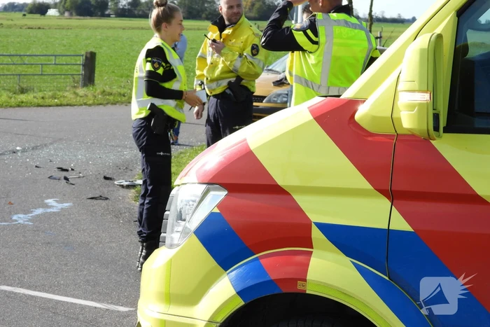Motorrijder gewond na botsing met auto op kruising