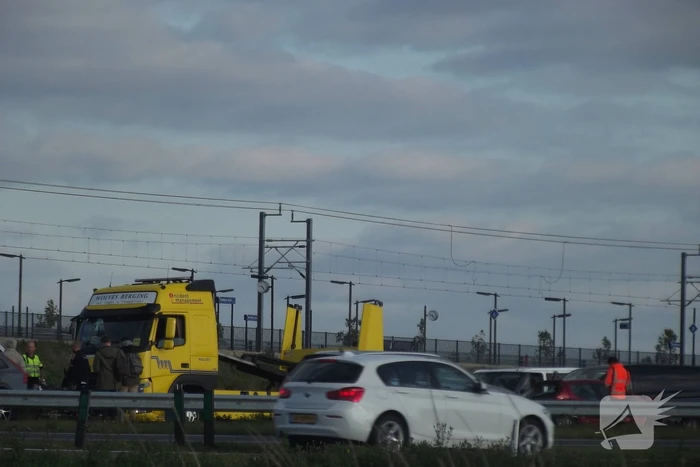 Bedrijfsbus en drie auto's betrokken bij ongeluk