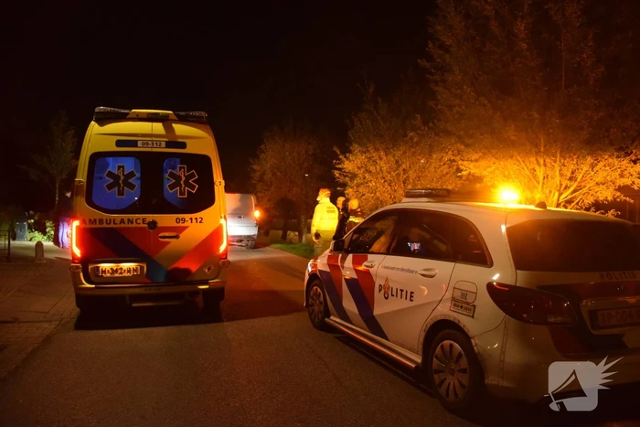 Bestelbus in aanrijding met tractor