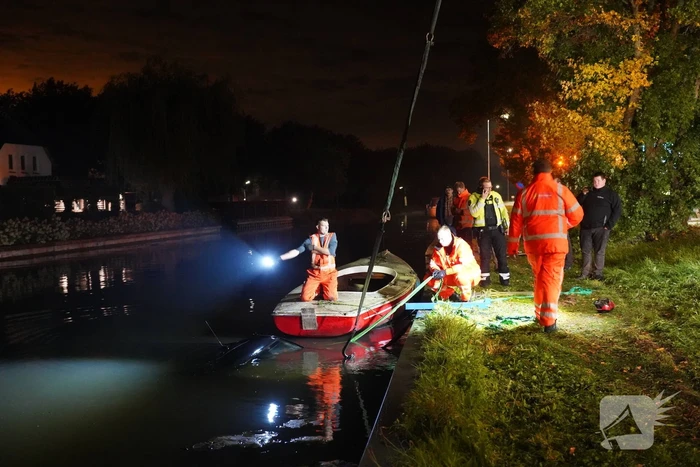 Bestelbus zanger Jason Bouman raakt te water