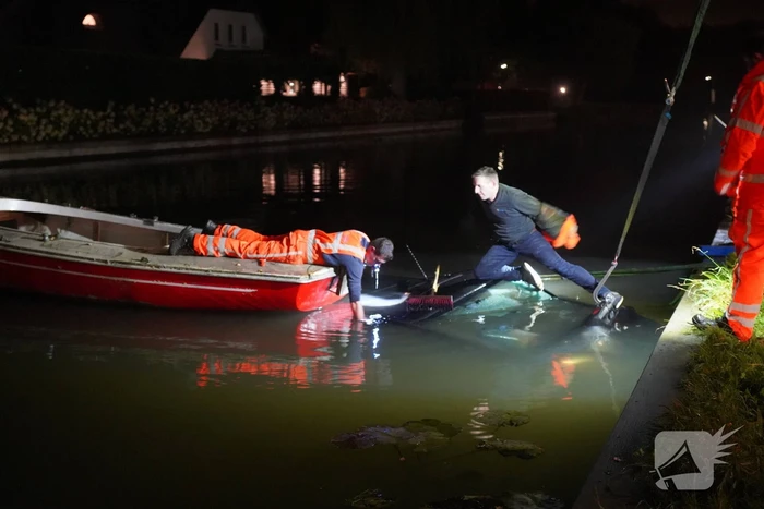 Bestelbus zanger Jason Bouman raakt te water