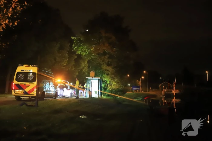Bestelbus zanger Jason Bouman raakt te water